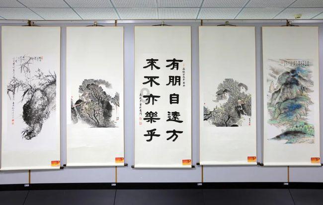 酸豆角腌好了，小勇做酸豆角炖草鱼炖豆腐，汤汁奶白太鲜美了游戏画面